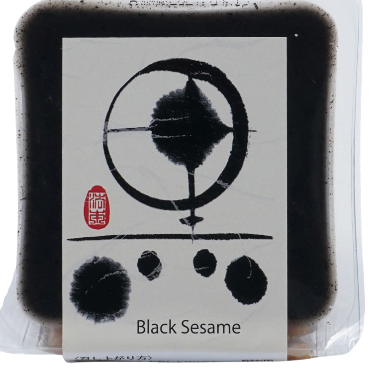 Sesam *Tofu* schwarz mit Sauce